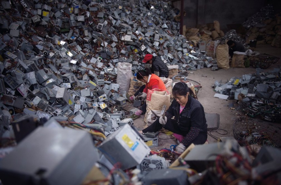 Những “núi” rác thải điện tử - mối nguy hại với môi trường